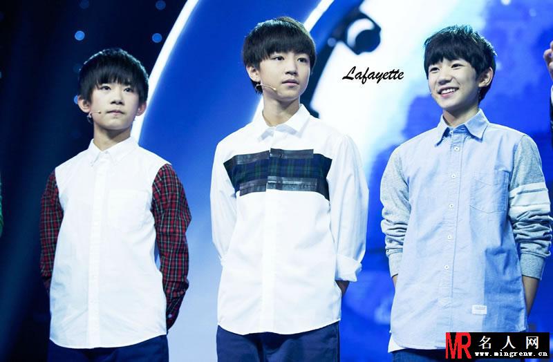 TFBOYS《中国文艺》三人合照 精彩表演带动全场(1)