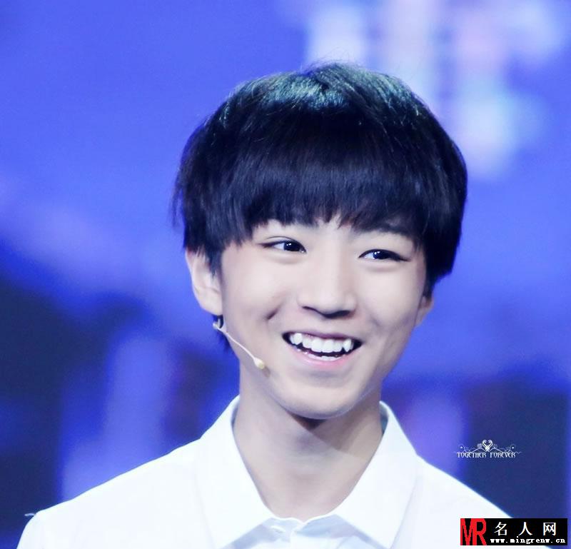 TFBOYS王俊凯《中国文艺》 两个虎牙可爱至极(1)