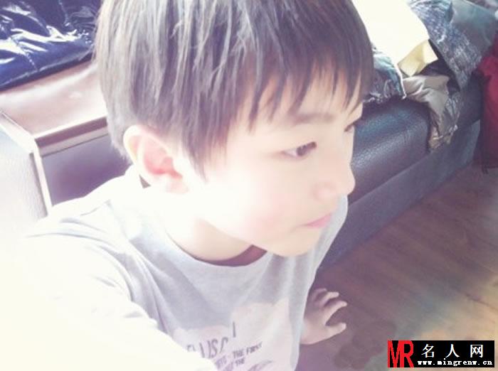 TFBOYS王俊凯2013年青涩生活照集(1)