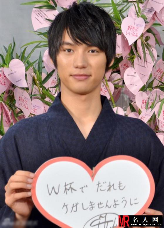 福士苍汰川口春奈着浴衣亮相秀恩爱(1)