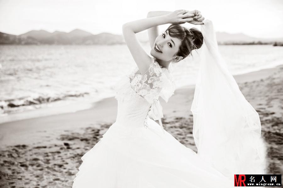 金莎曝唯美婚纱写真 浪漫海边期待出嫁(1)