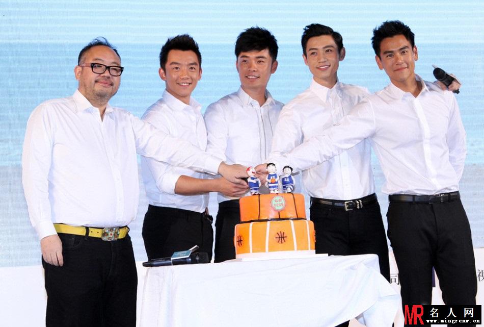 《匆匆那年》主题曲发布会 张一白携彭于晏陈赫等亮相(1)
