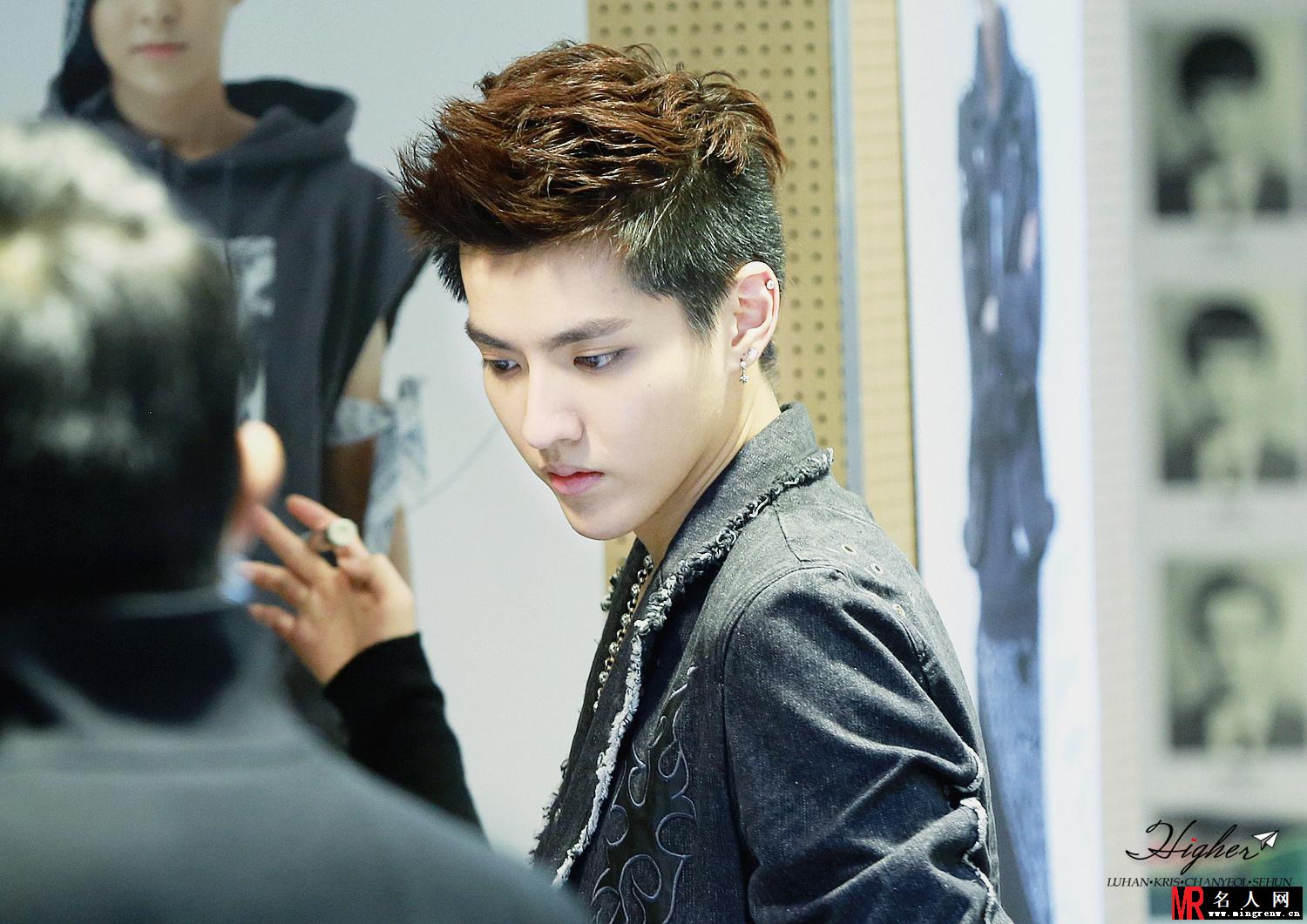 2013年韩国POP UP store活动现场EXO领队吴亦凡帅气现身颜值逆天(1)