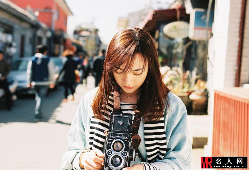 李依纯清纯素颜写真 获封最美校花(1)