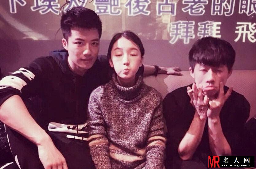 周冬雨与富二代男友田明鑫昔日合影大曝光(1)