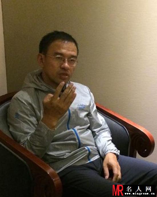 原央视名嘴王志私下近照 憔悴苍老不比当年(1)