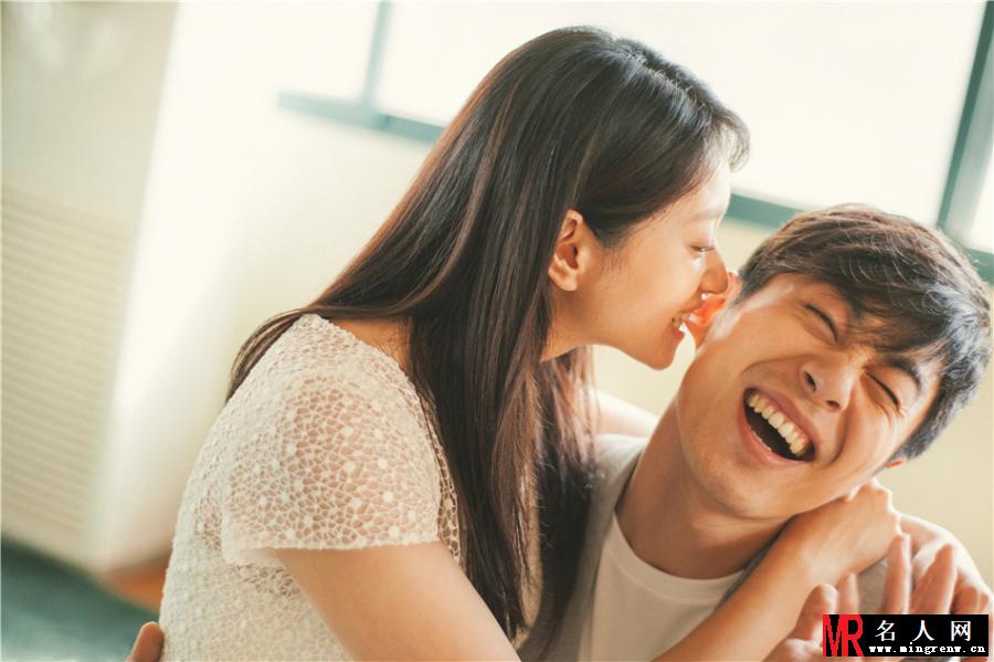 朱亚文沈佳妮婚纱照曝光 柔情甜蜜清新(1)