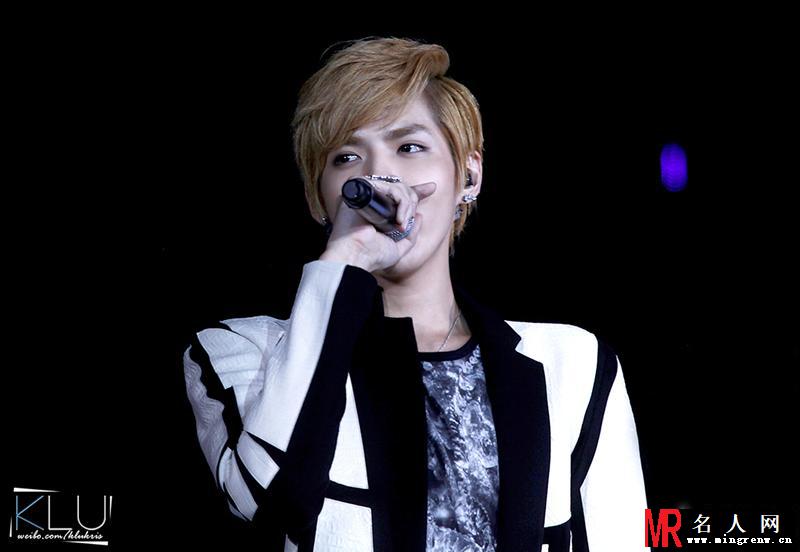 吴亦凡2012年新加坡SMT激情演唱掀起全场高潮(1)