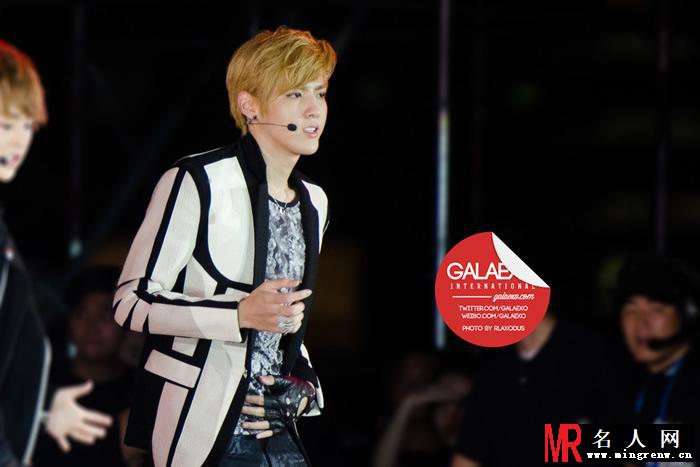 吴亦凡2012年新加坡SMT激情演唱掀起全场高潮(1)