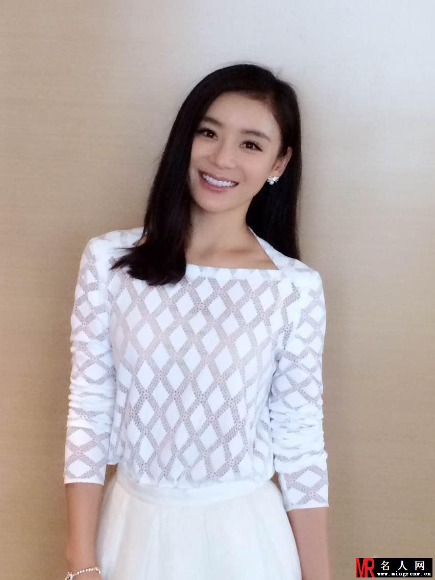 袁姗姗代言产品卖脱销 白色透视裙显纯美(1)