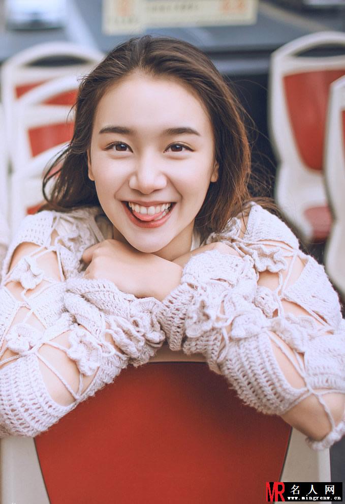 程砚秋清新俏皮写真 可爱青春活力十足(1)