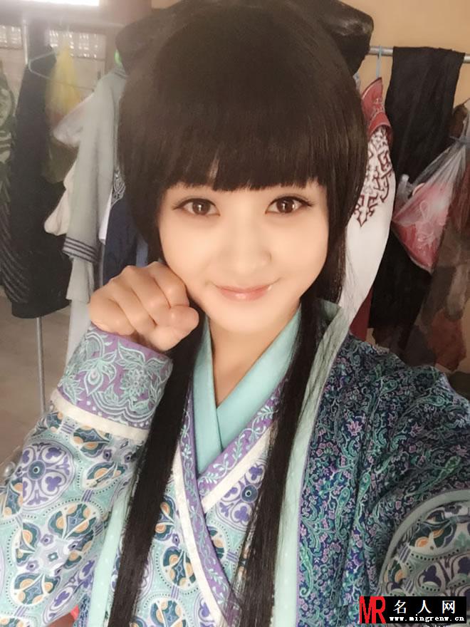 鱼塘夫妇合体 张翰赵丽颖《女汉子完美恋人》海报(1)