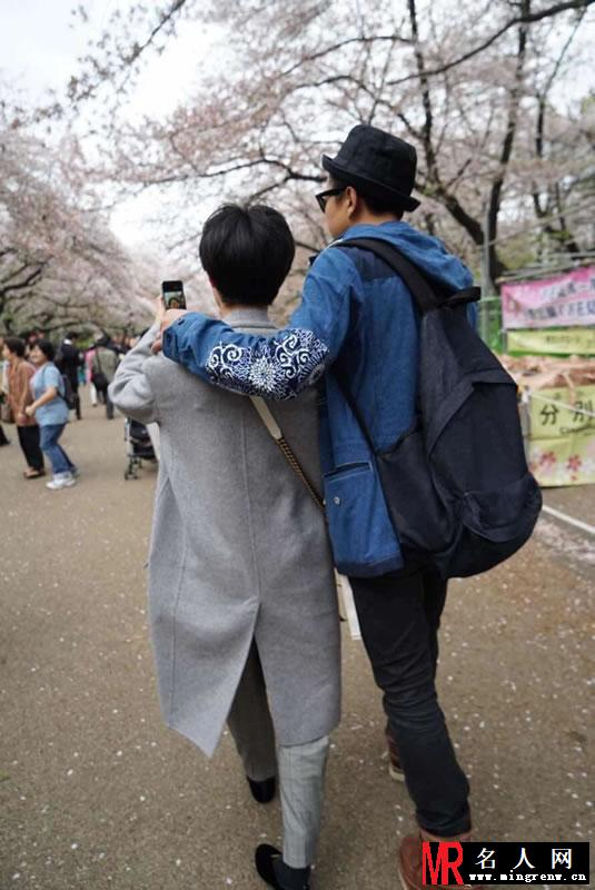 邓超携娘娘孙俪游乐园玩乐 逗比夫妻晒幸福(1)