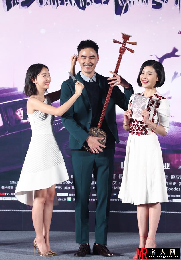 周冬雨陈子姗现场齐争阮经天 尽美人显艳福(1)