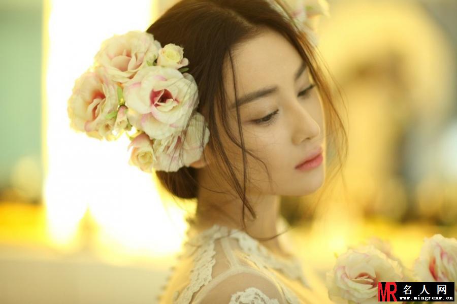 张馨予浪漫写真 化身美艳花仙子(1)