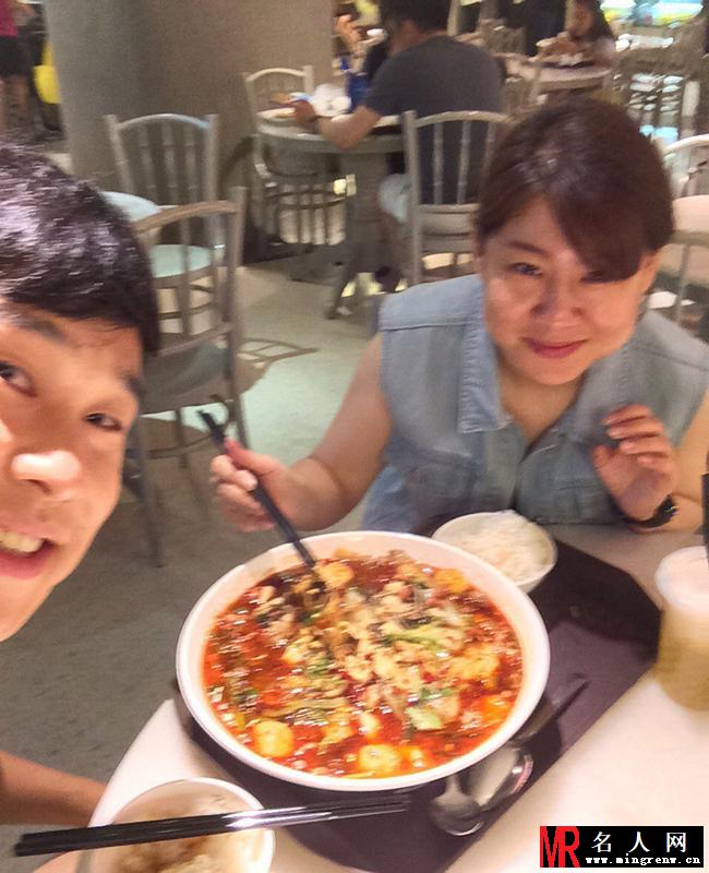 小沈阳结婚纪念日 微博秀与妻恩爱照(1)
