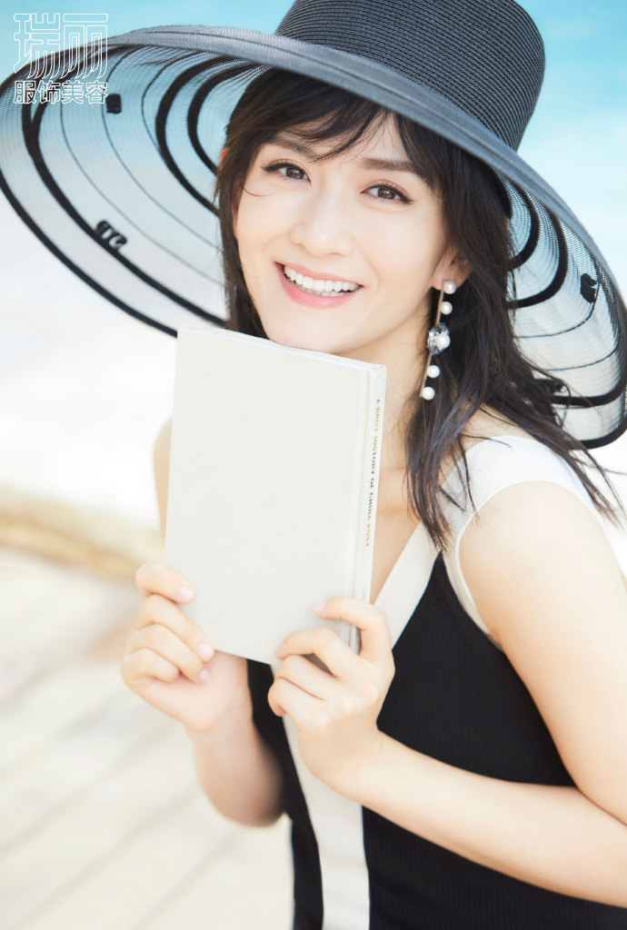 谢娜最新杂志大片 笑容灿烂感染力强(1)