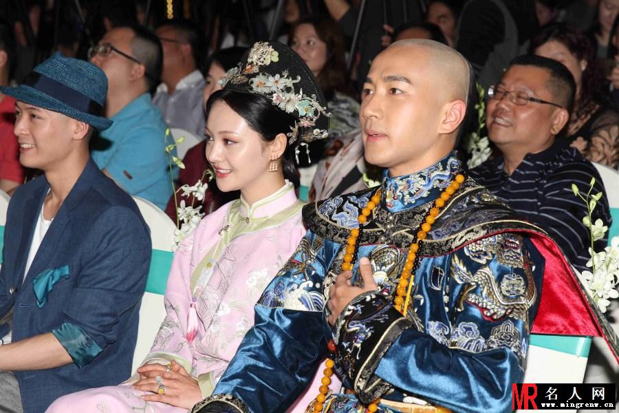 郑爽首拍清装戏 刘恺威首度尝试光头造型(1)