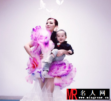 梁静茹晒高颜值儿子照片 幸福任性(1)