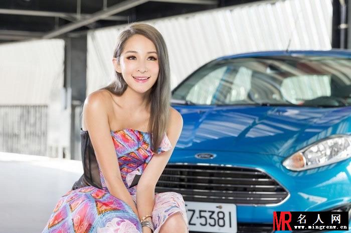 萧亚轩浪漫来袭MV曝光 与男模亲密不避嫌(1)