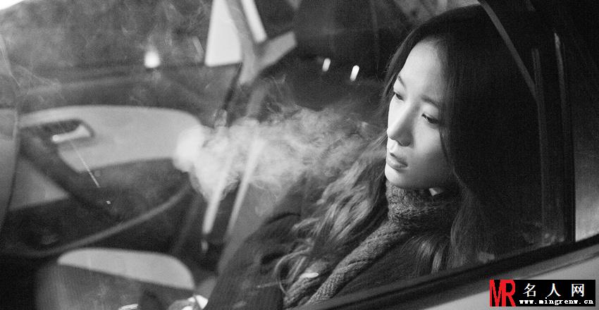 王珞丹后会无期剧照 香烟缭绕显颓废(1)