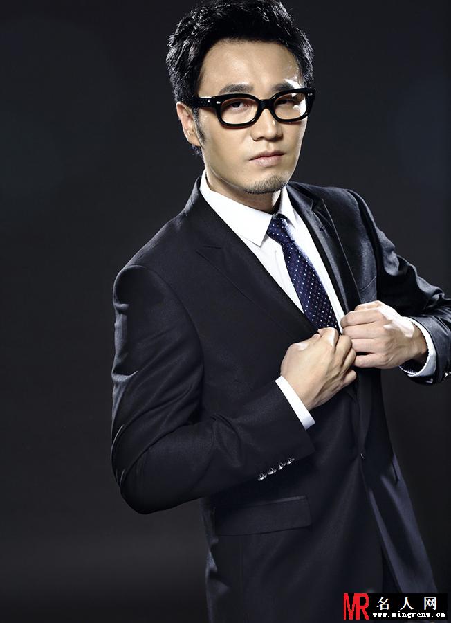 王铮亮儒雅登封面 不忘初心专注音乐(1)