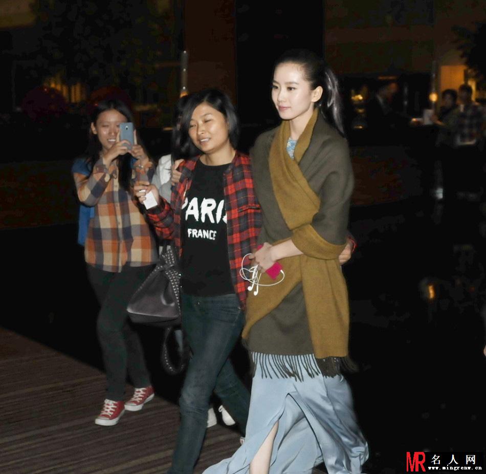 刘诗诗亮相心情佳 与吴奇隆同住一酒店(1)