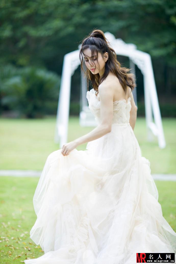 李若彤婚纱造型写真唯美浪漫(1)
