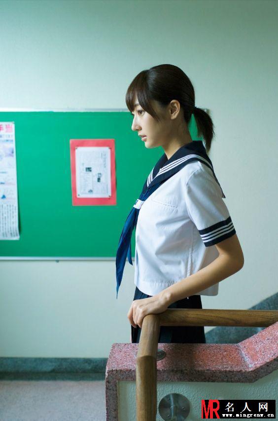 日本女星武田玲奈水手服写真清纯可爱(1)