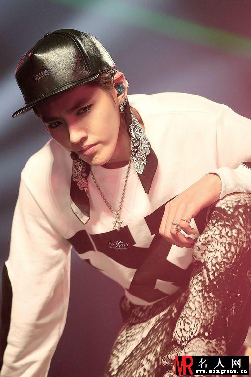 吴亦凡2013年SBS舞台演唱帅气时尚潮范十足(1)