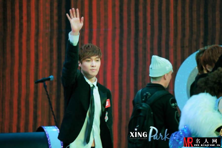 EXO张艺兴2014年帅气亮相红白艺能大赏(1)