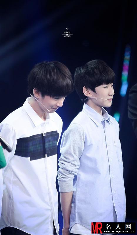 TFBOYS《中国文艺》三人合照 精彩表演带动全场(1)