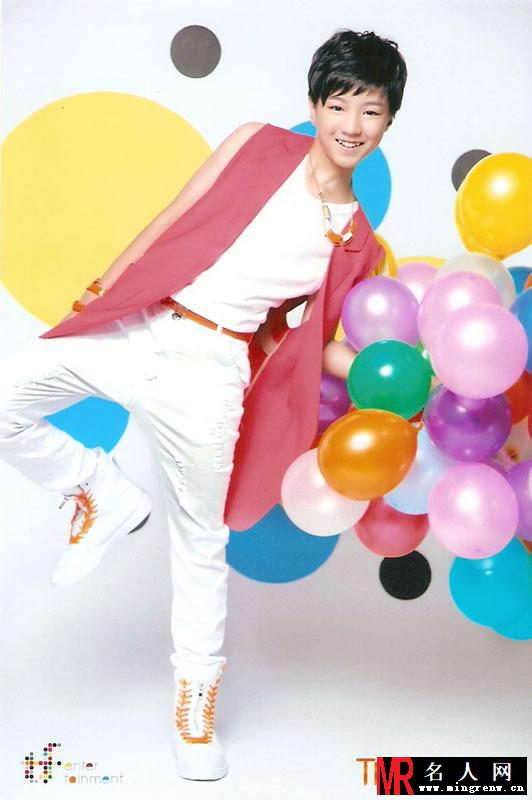 TFBOYS《HEART梦出发》橙衣气球版(1)