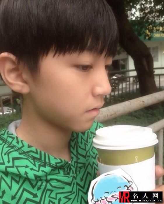 TFBOYS王俊凯2013年青涩生活照集(1)