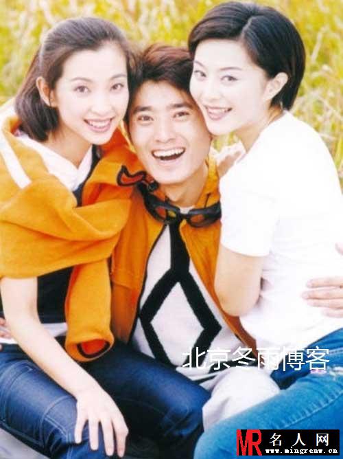 青春一去不复返！范冰冰李冰冰16年前青涩合影照曝光(1)
