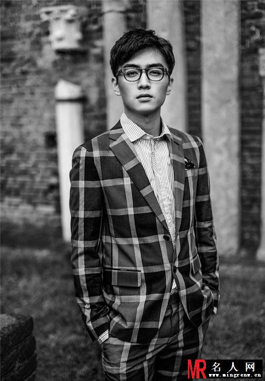 陈晓最新杂志写真 眼神坚毅显成熟(1)