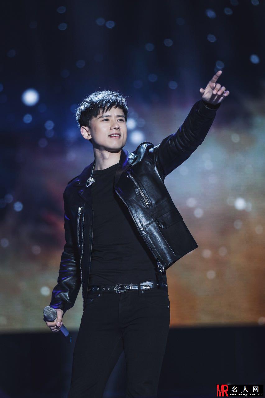 群星齐聚音乐盛典 周杰伦演唱歌迷喊昆凌(1)