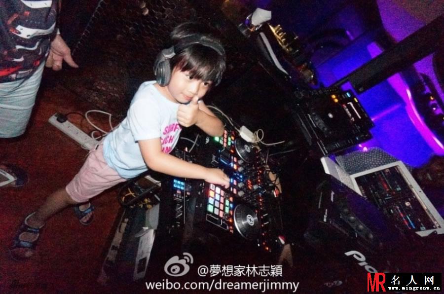 kimi化身酷帅DJ 林志颖变调酒师(1)
