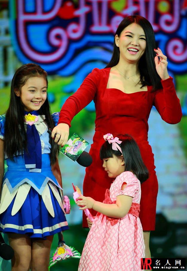 李湘夫妇携女现身 Angela加盟巴啦啦小魔仙2(1)
