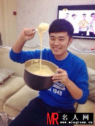 陈赫前妻许婧晒甜蜜照 好男人为其做蛋糕(1)