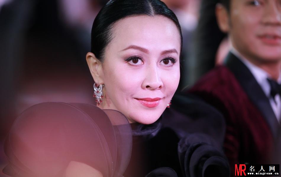 芭莎明星慈善夜内场 众星分组竞技自拍上瘾(1)