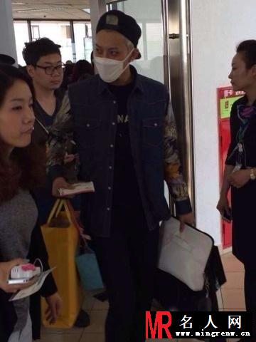 2014年4月EXO上海飞澳门机场帅气写真黄子韬图片写真(1)