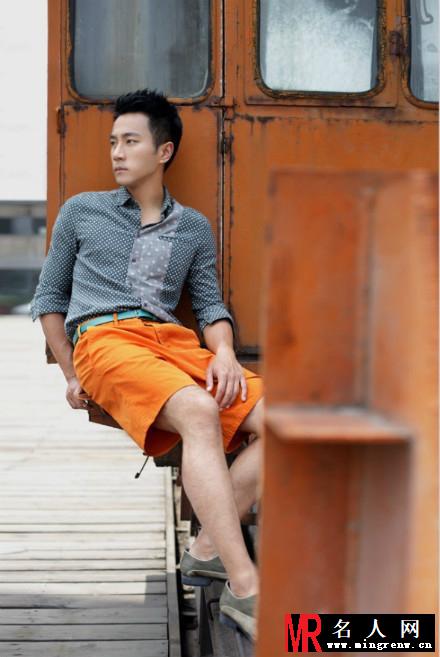 刘恺威早期杂志封面 演绎户外潮男型搭(1)