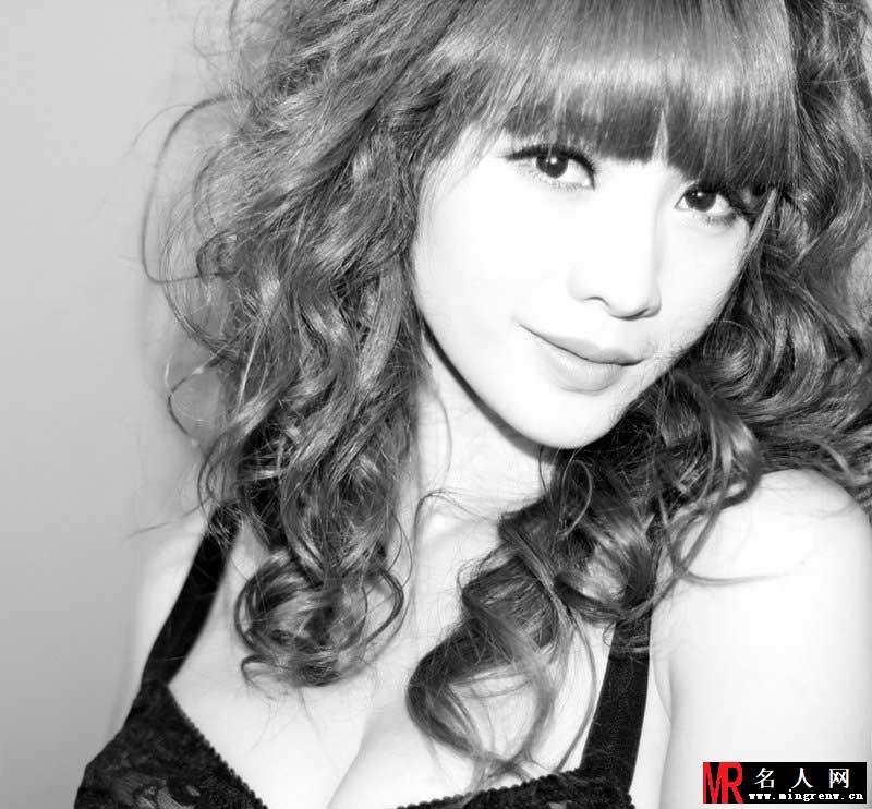 柳岩性感黑白写真大片 复古迷离(1)