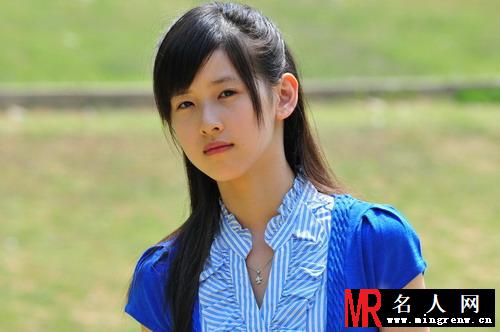 奶茶妹妹章泽天昔日室外清纯甜美写真照(1)