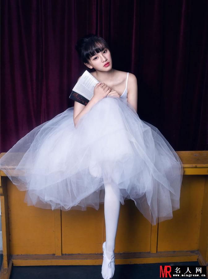 武大校花黄灿灿最新写真 演绎芭蕾少女(1)