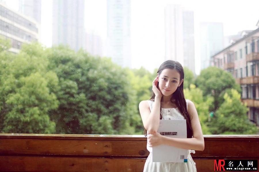 迪丽热巴清新写真 清新可人宛若仙女(1)