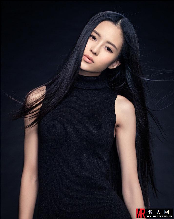温馨优雅写真 长发飘飘凸显女神范(1)