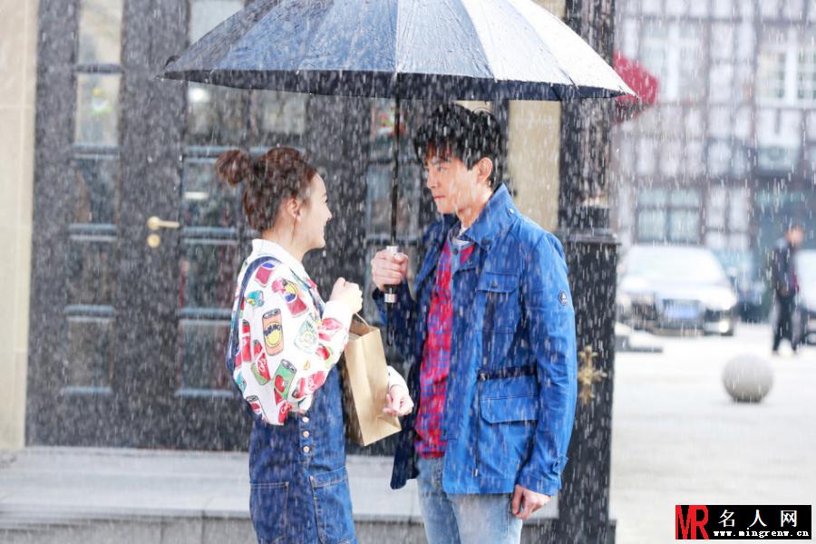 加油爱人陈晓东毛林林雨中演绎浪漫(1)