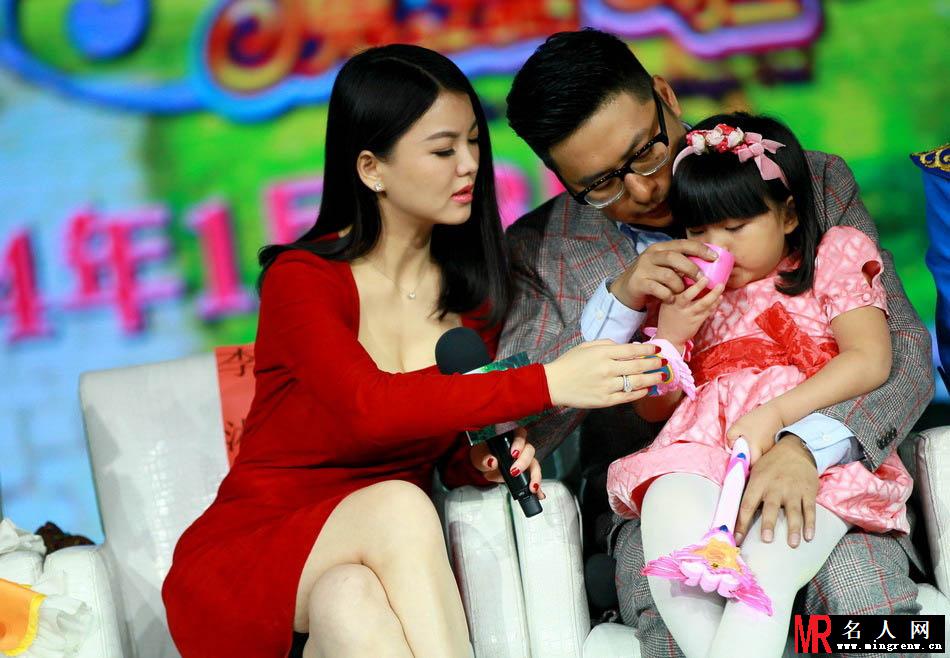 李湘夫妇携女现身 Angela加盟巴啦啦小魔仙2(1)
